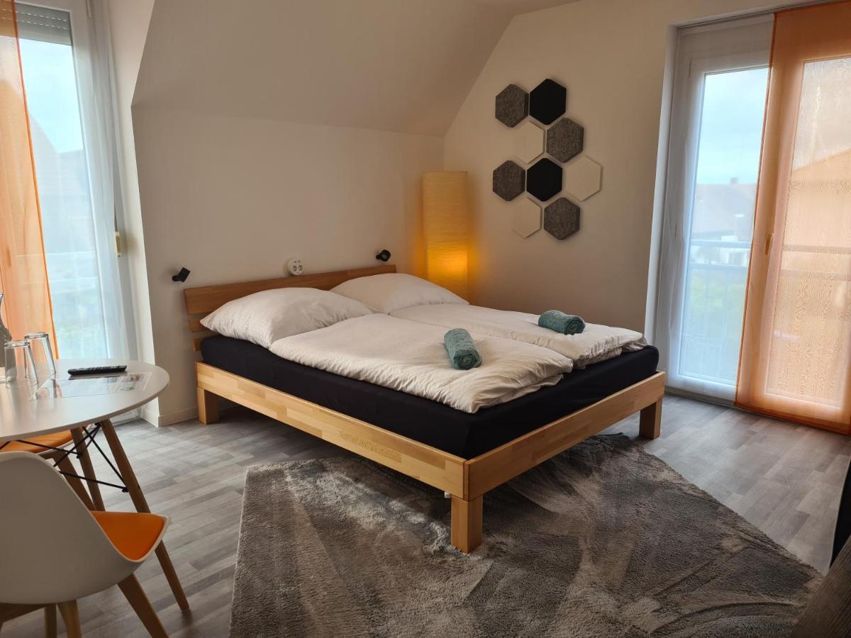 Lichtdurchflutetes Zimmer - Mainwiesen Apartamento Waldbuttelbrunn Exterior foto