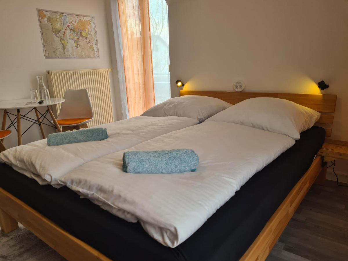 Lichtdurchflutetes Zimmer - Mainwiesen Apartamento Waldbuttelbrunn Exterior foto